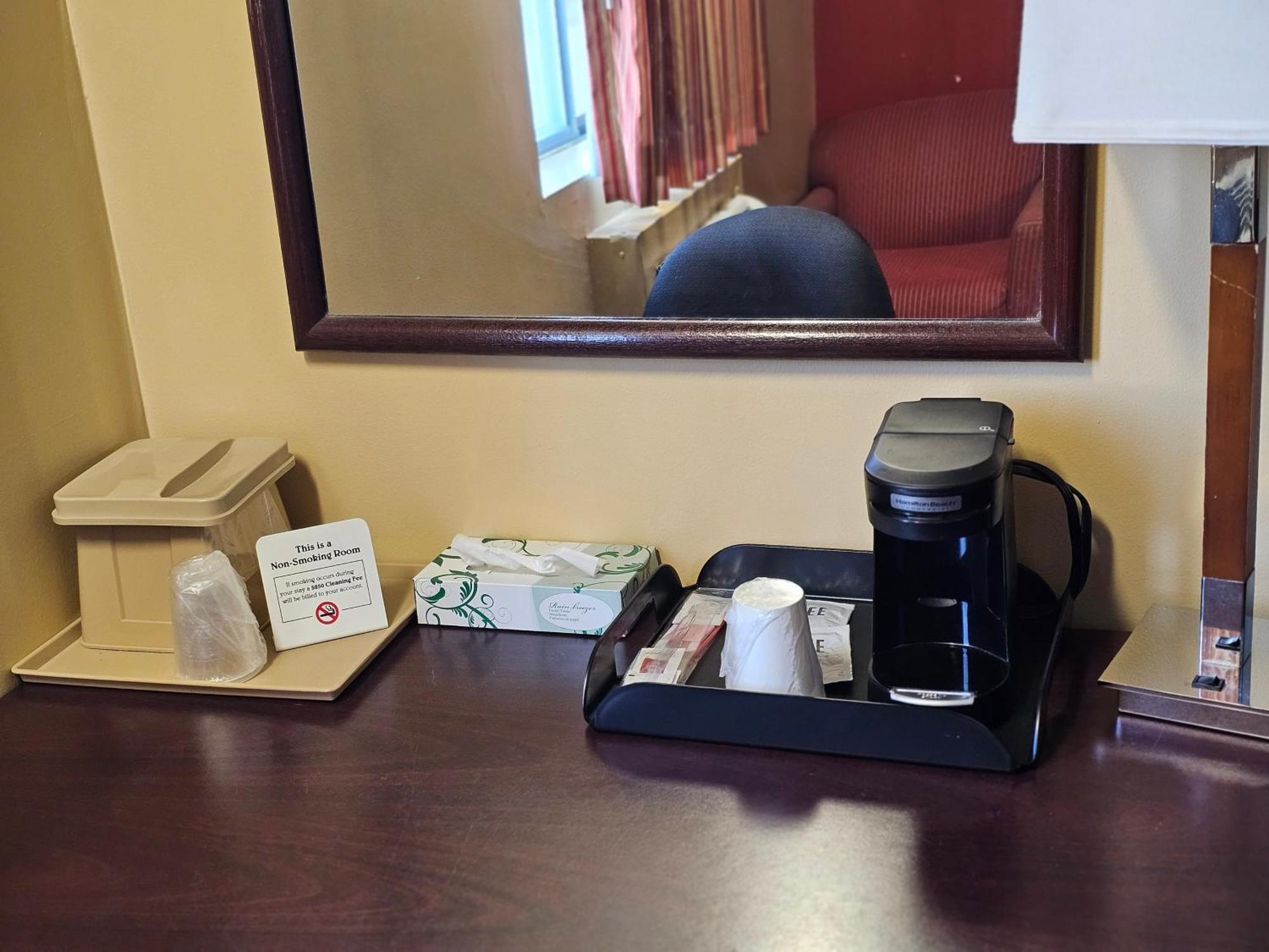 Budgetel Inn & Suites Fort Scott Ngoại thất bức ảnh