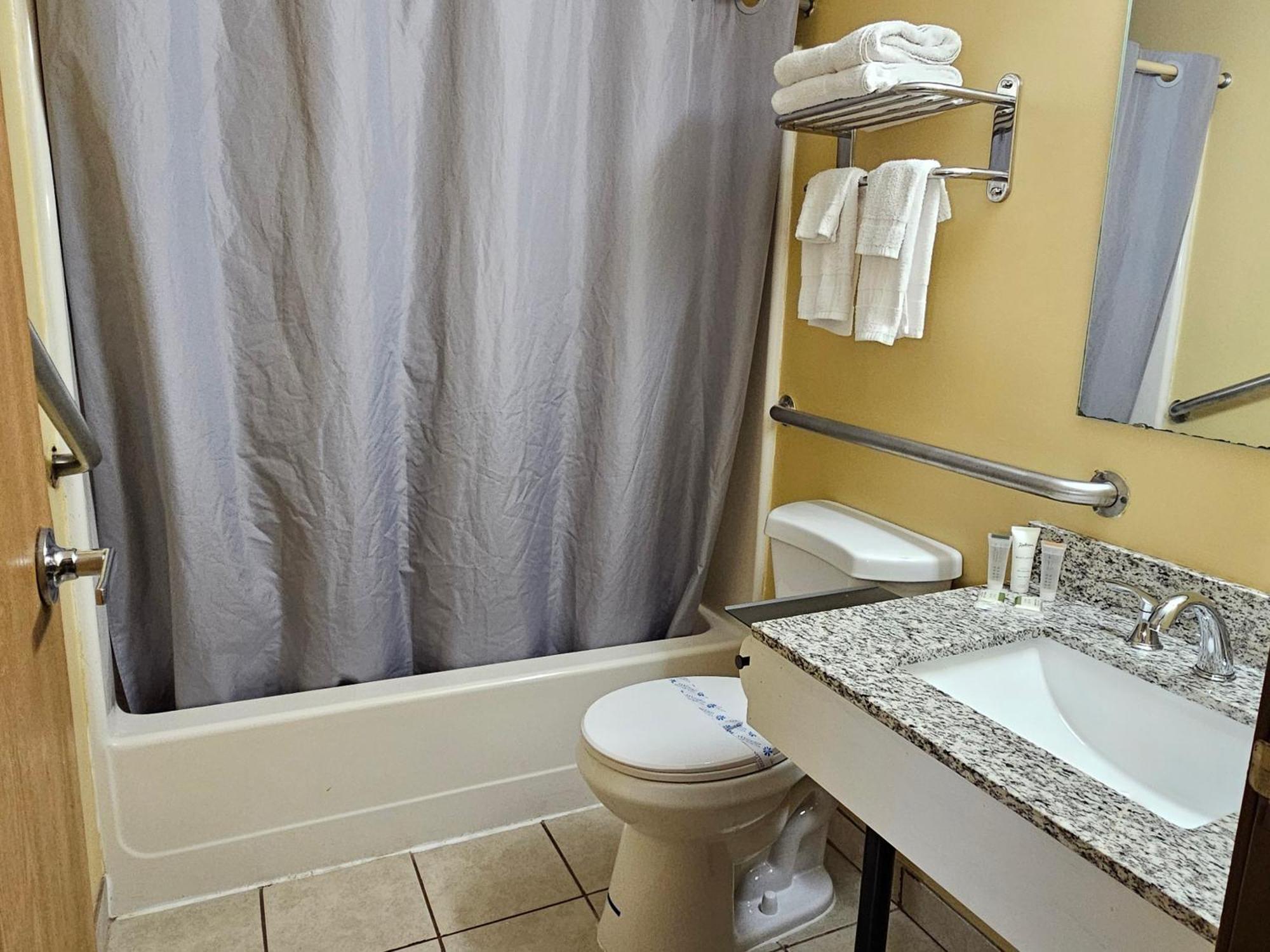 Budgetel Inn & Suites Fort Scott Ngoại thất bức ảnh