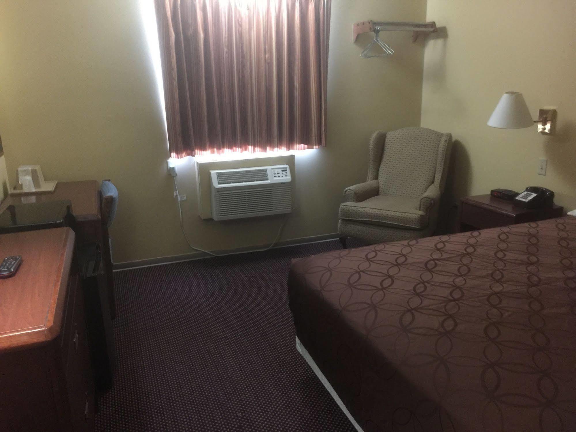 Budgetel Inn & Suites Fort Scott Ngoại thất bức ảnh