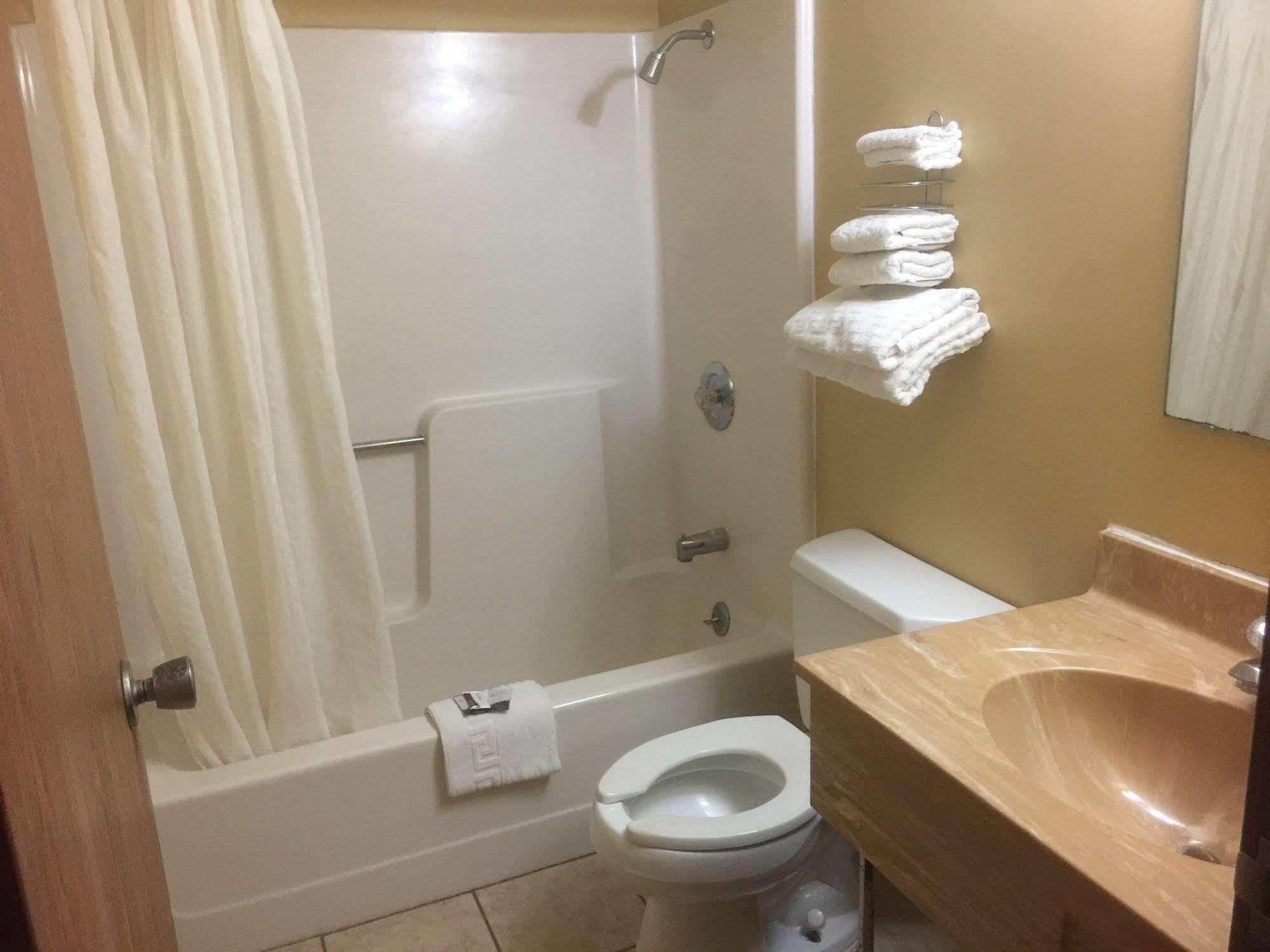 Budgetel Inn & Suites Fort Scott Ngoại thất bức ảnh
