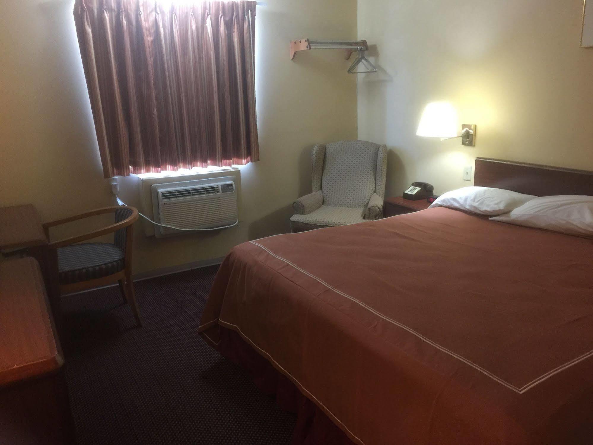 Budgetel Inn & Suites Fort Scott Ngoại thất bức ảnh